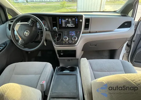 2015 Toyota Sienna Le z USA, uszkodzony, nr VIN 5TDKK3DC3FS547083